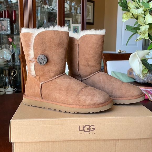 UGG Chestnut Bailey Button Boot USA 9 - Picture 1 of 6